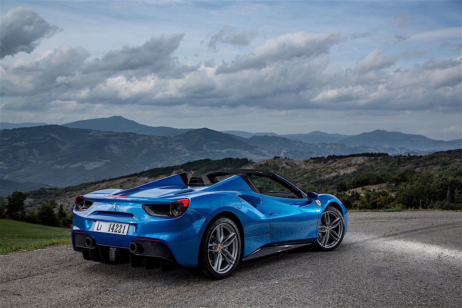 Ferrari 488 Spider photo 13