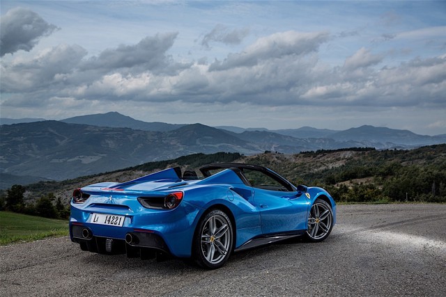 Ferrari 488 Spider foto 13