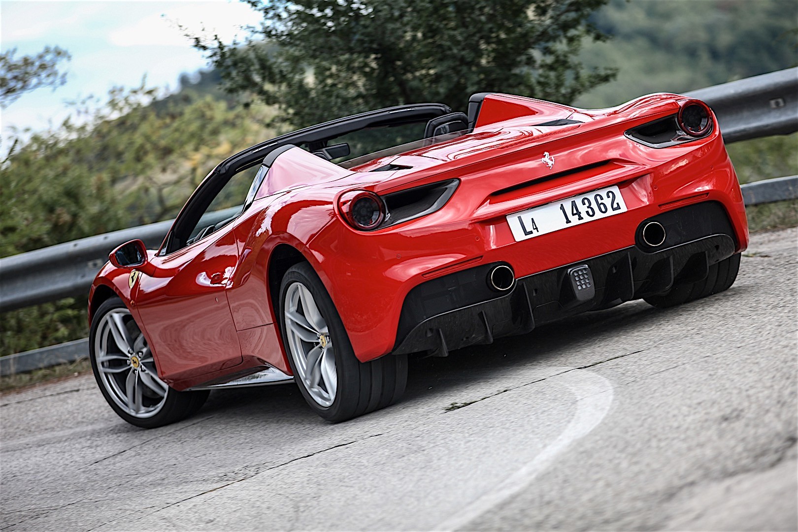 Ferrari 488 Spider photo 19