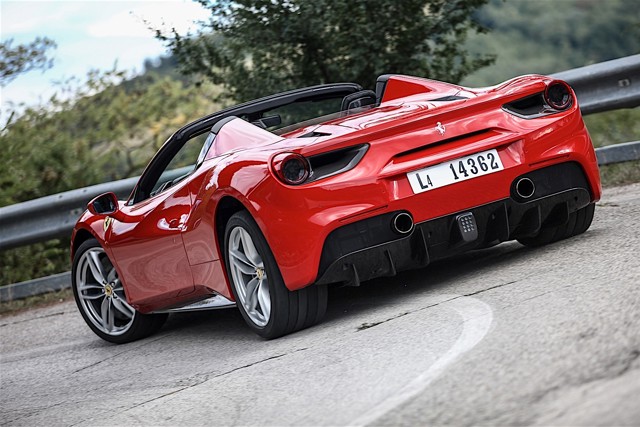 Ferrari 488 Spider foto 19