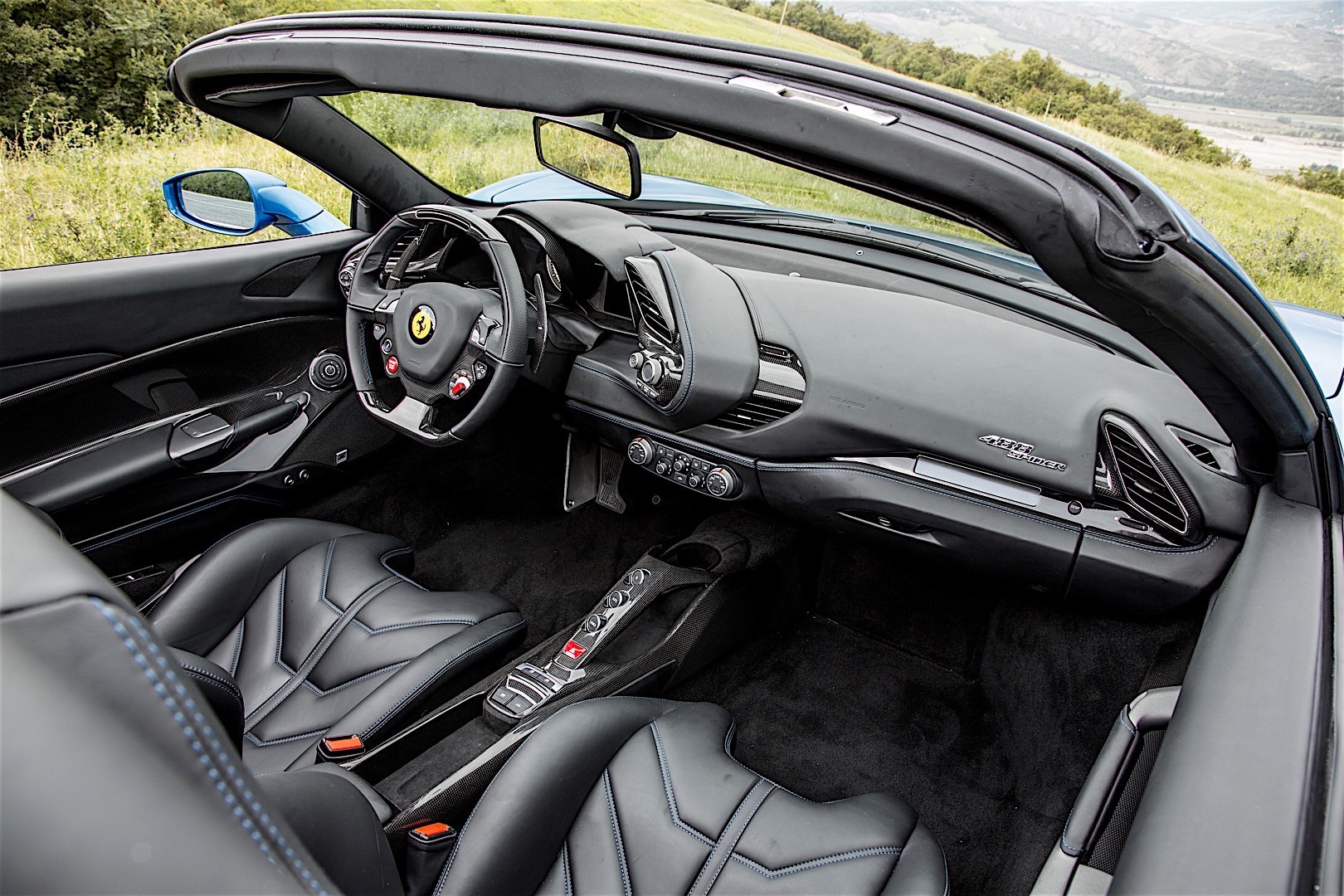 Ferrari 488 Spider photo 26