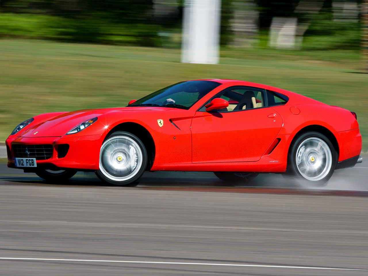 Ferrari 599 photo 35