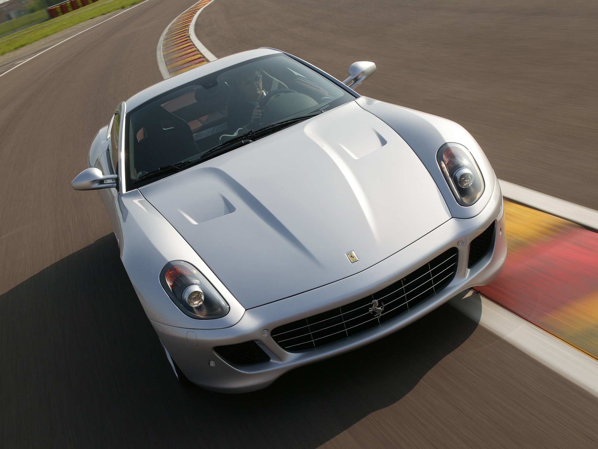 Ferrari 599 photo 40