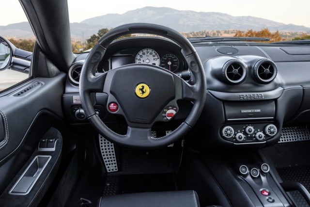 Ferrari 599 photo 24
