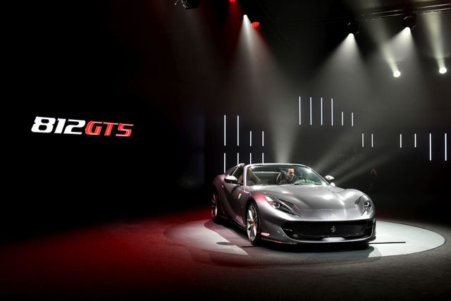 Ferrari 812 photo 7