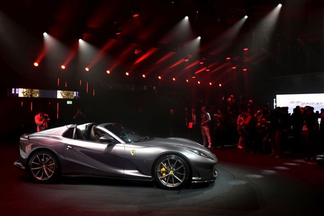 Ferrari 812 photo 8