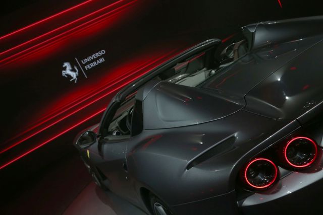 Ferrari 812 photo 11