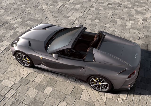 Ferrari 812 photo 2