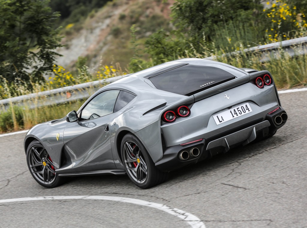Ferrari 812 photo 7