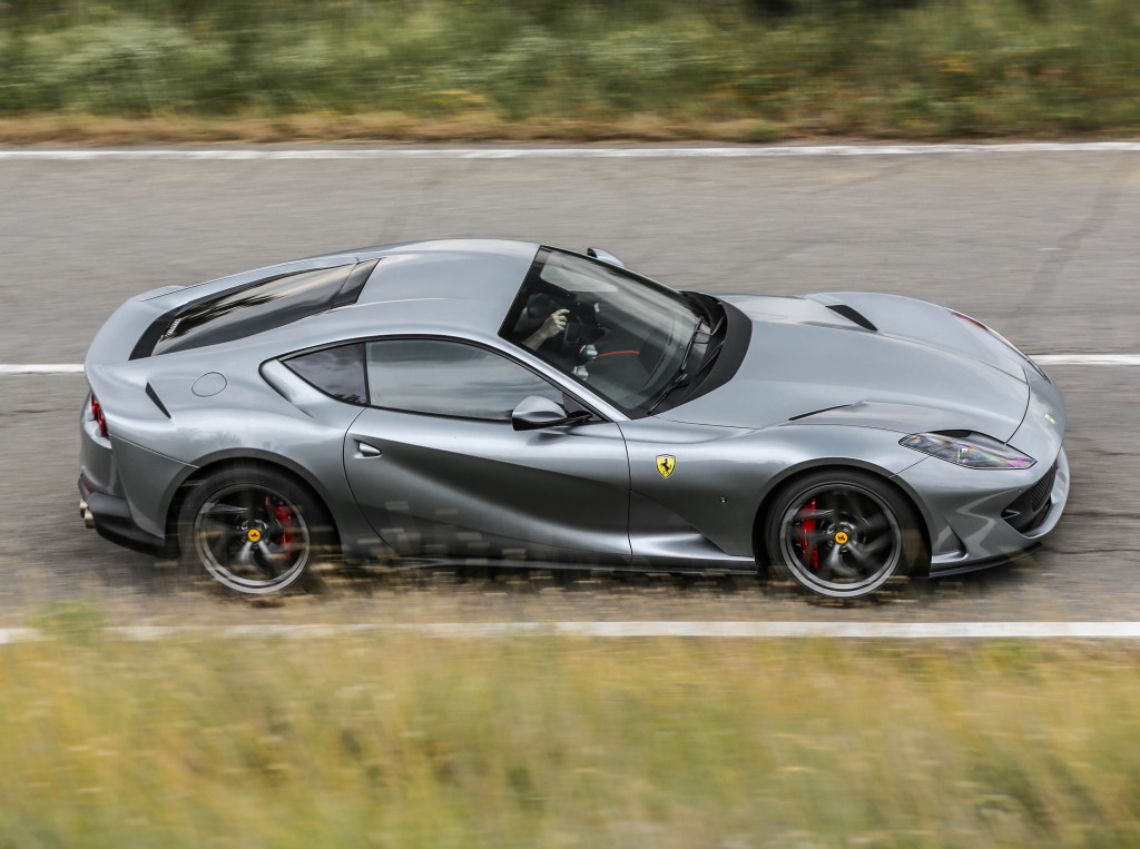 Ferrari 812 photo 8