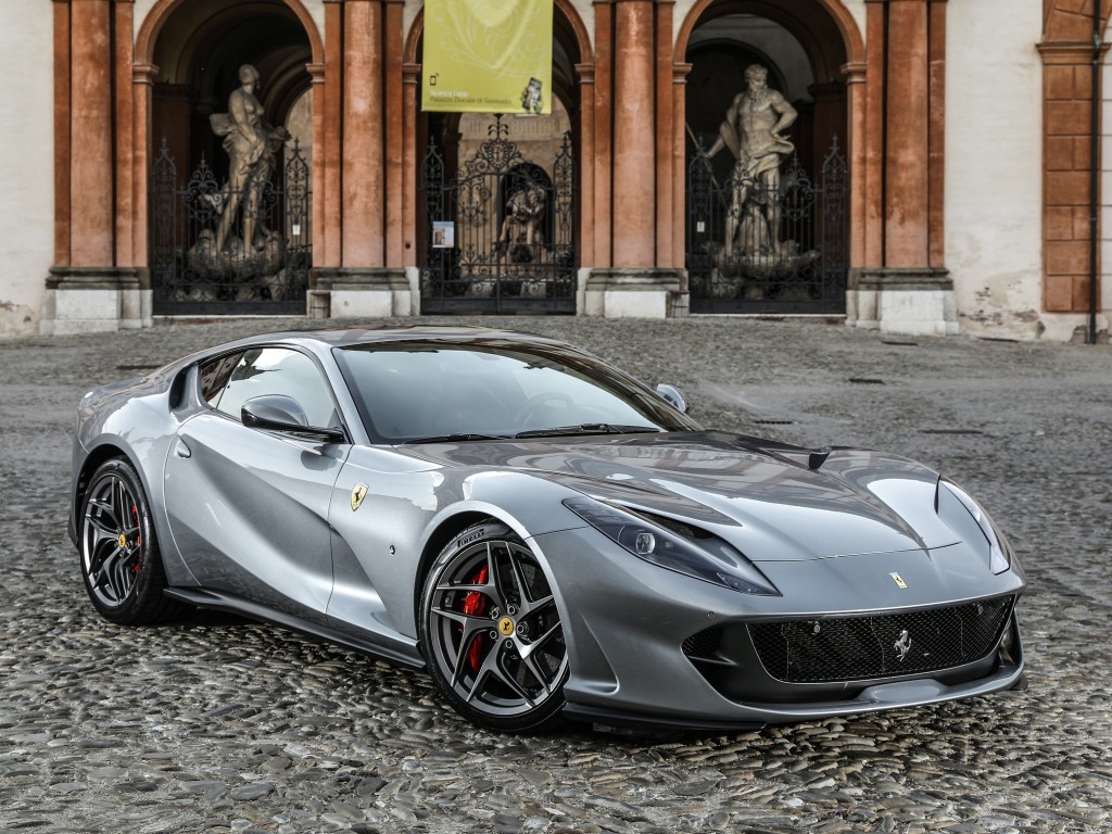 Ferrari 812 photo 9