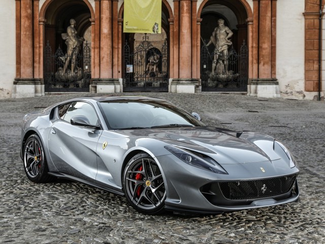 Ferrari 812 photo 9