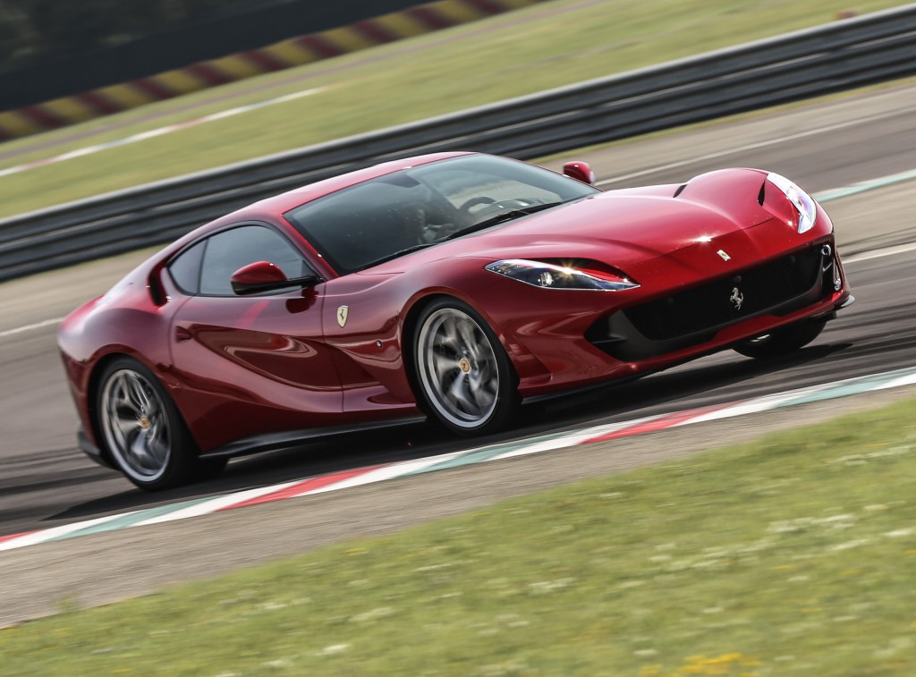 Ferrari 812 photo 10