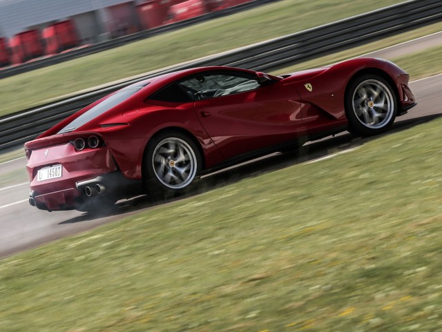 Ferrari 812 photo 14