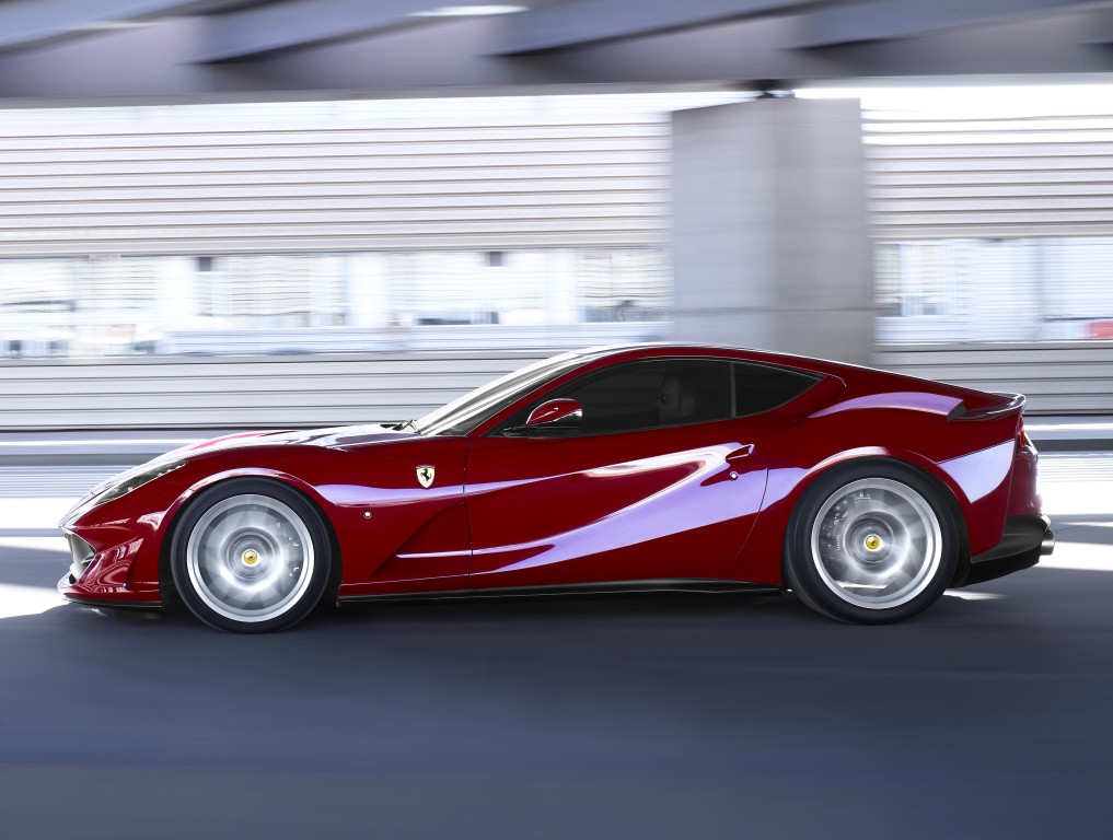 Ferrari 812 photo 15