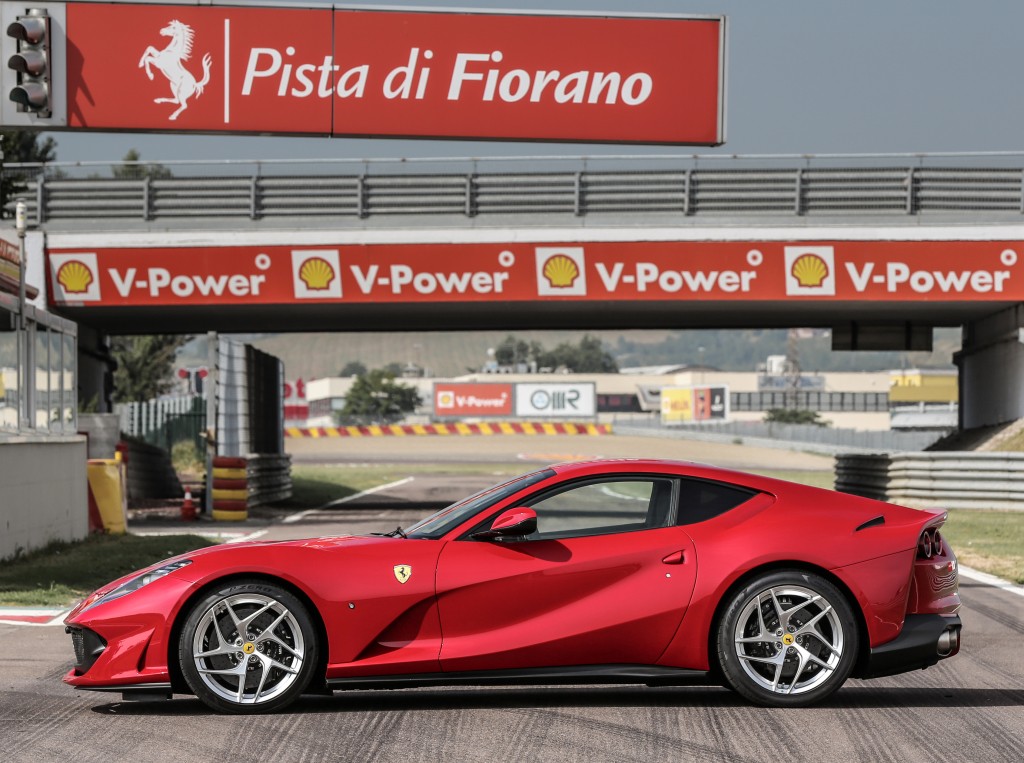 Ferrari 812 photo 16