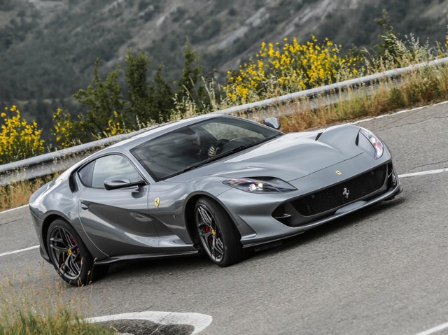 Ferrari 812 photo 25