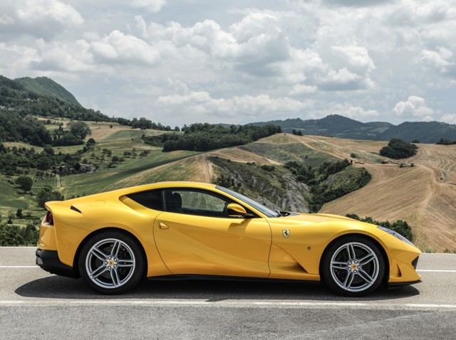 Ferrari 812 photo 27