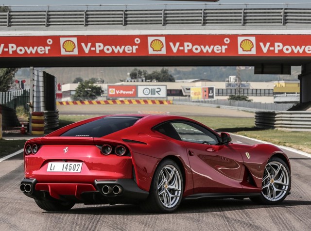 Ferrari 812 photo 28