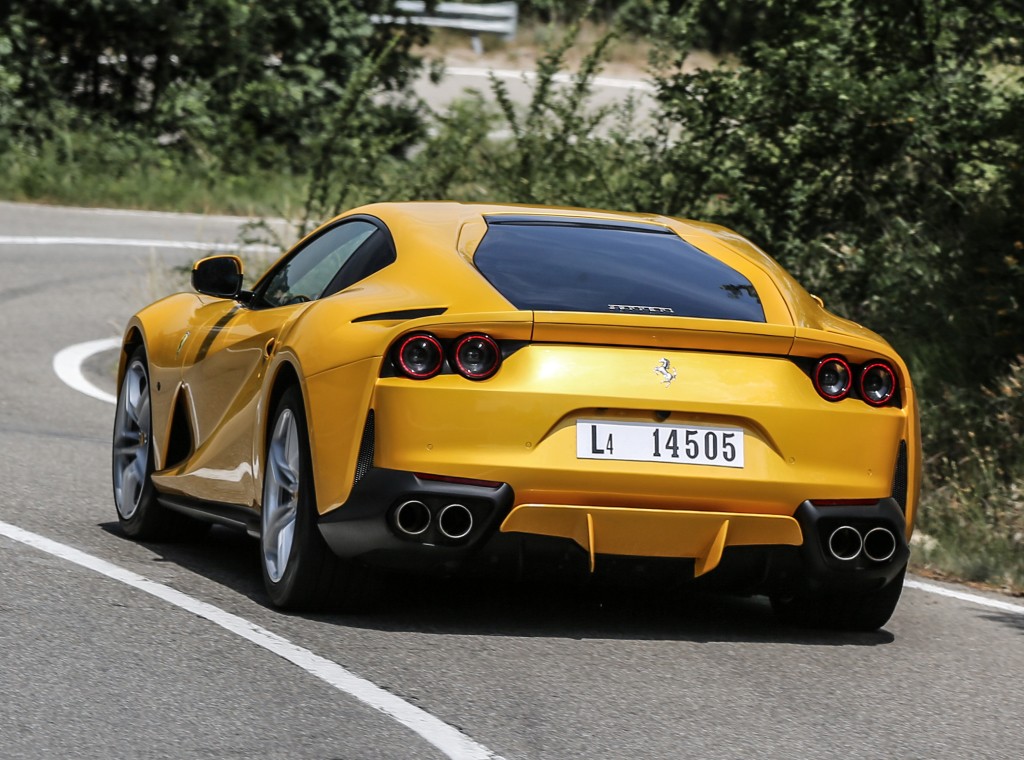 Ferrari 812 photo 33