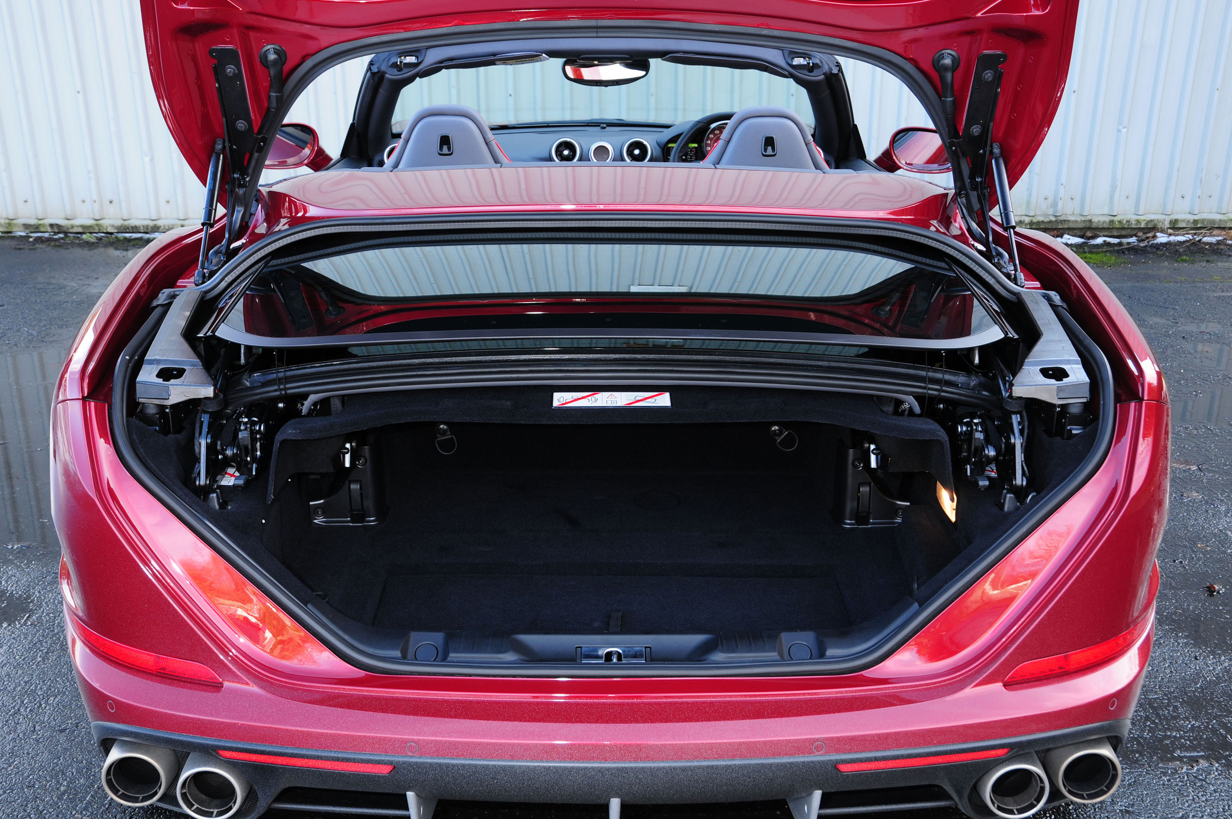 Ferrari California T photo 32