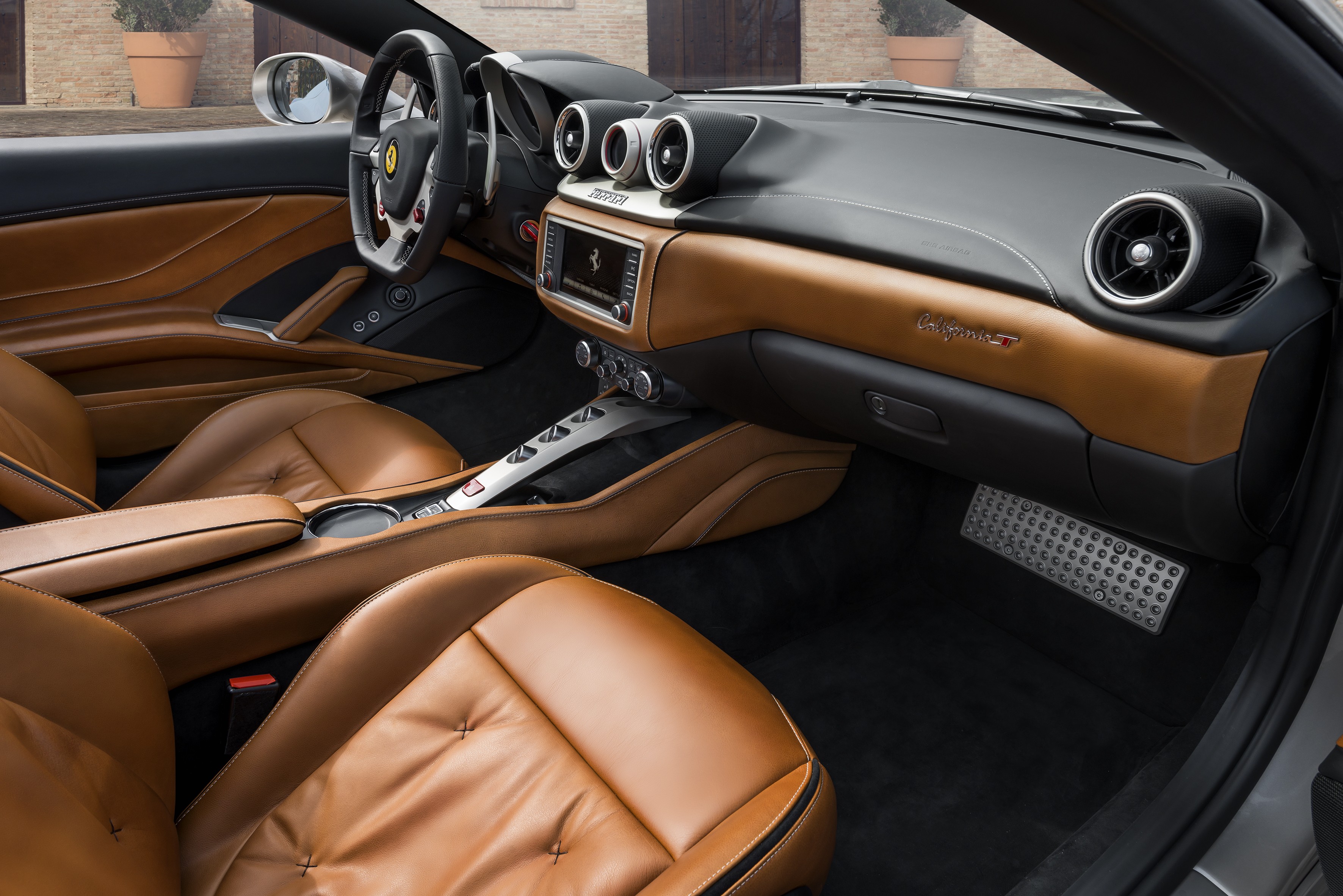 Ferrari California T photo 36