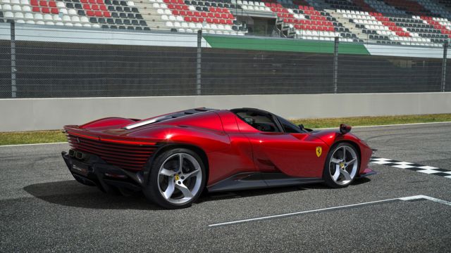 Ferrari Daytona photo 3