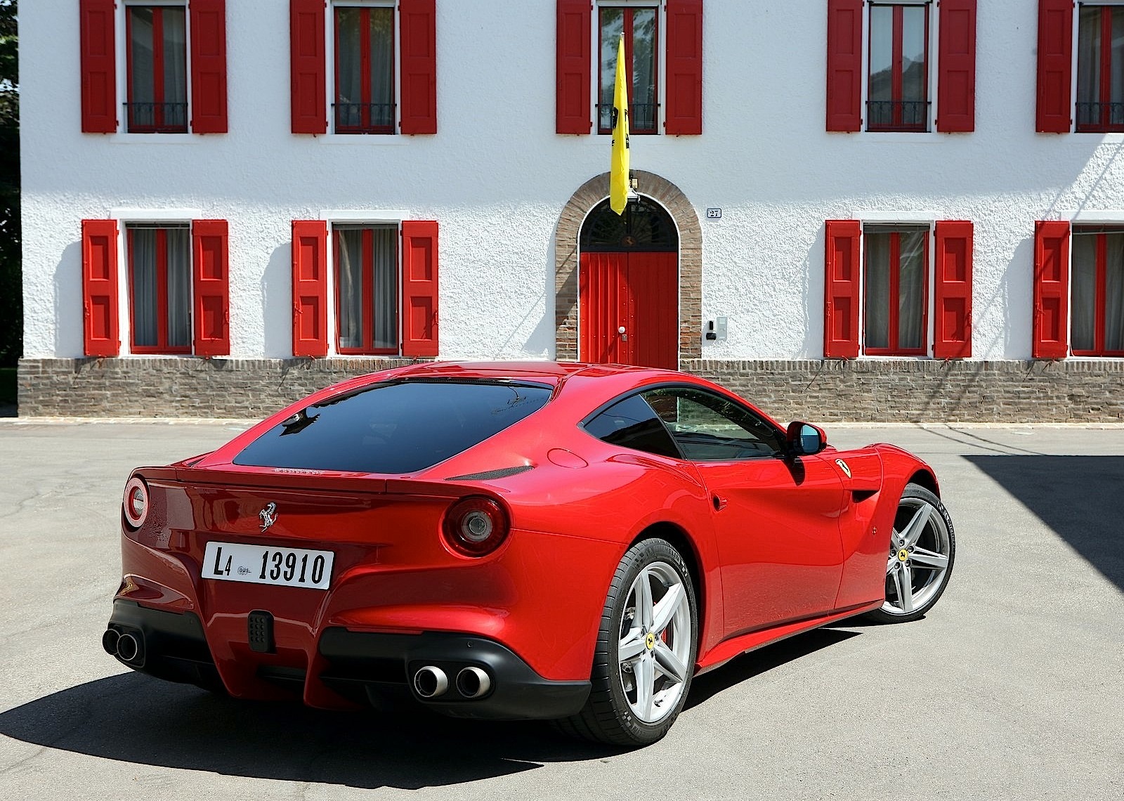 Ferrari F12 Berlinetta photo 75