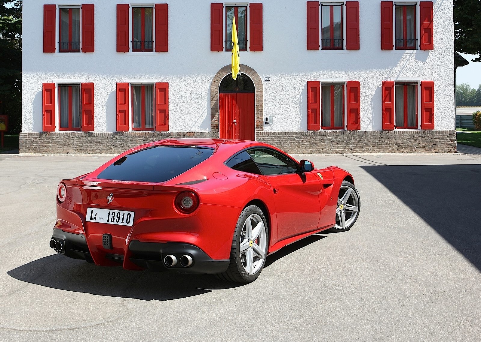 Ferrari F12 Berlinetta photo 76