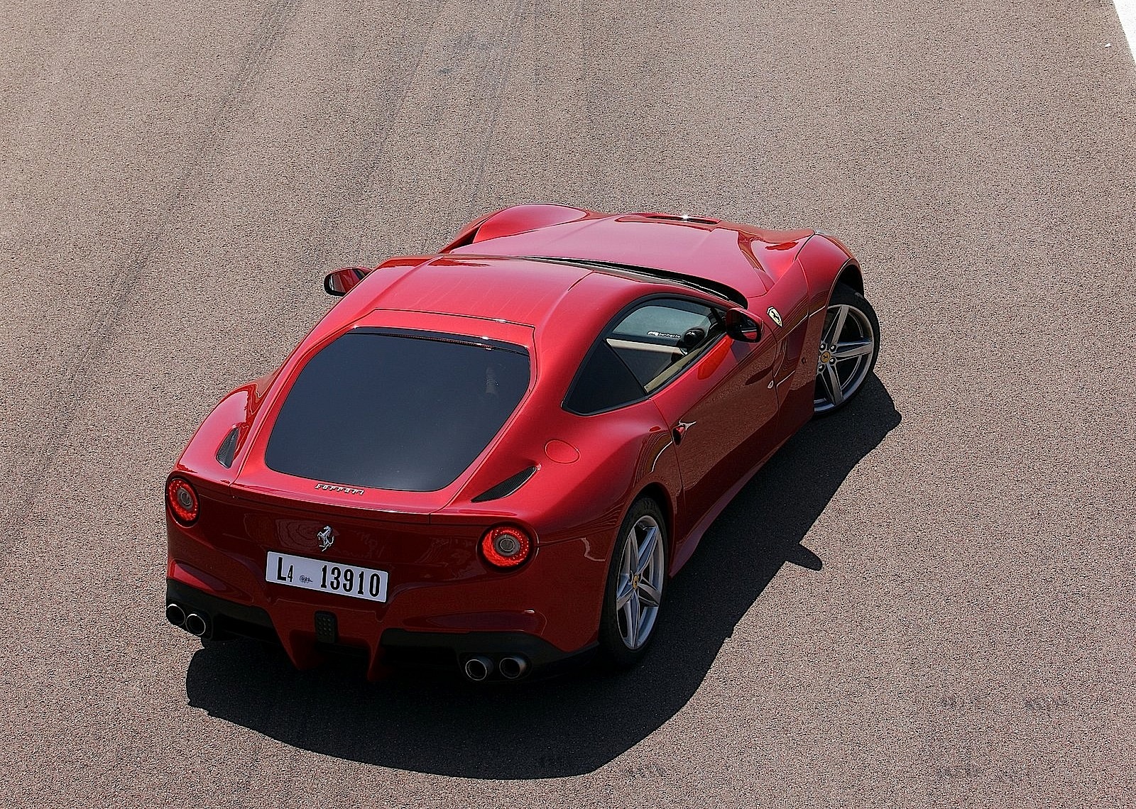Ferrari F12 Berlinetta photo 77