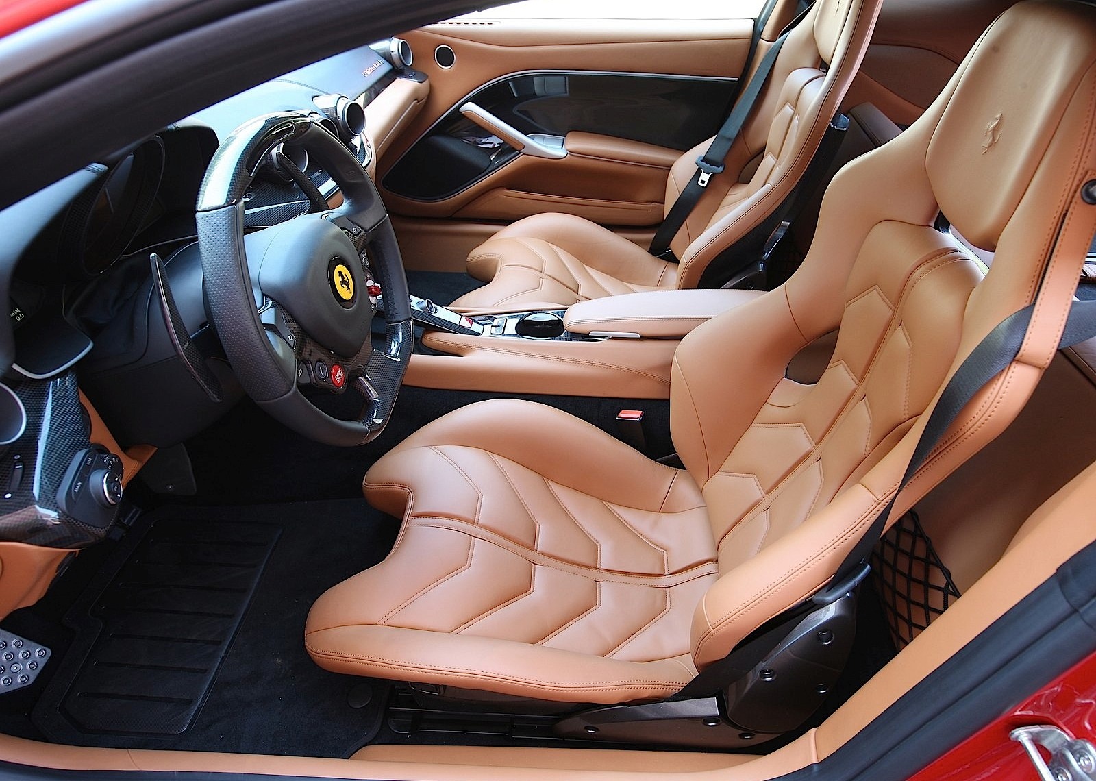 Ferrari F12 Berlinetta photo 120