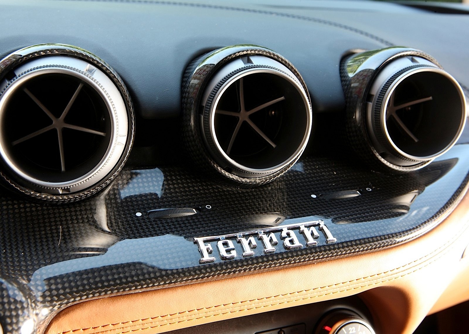 Ferrari F12 Berlinetta photo 127