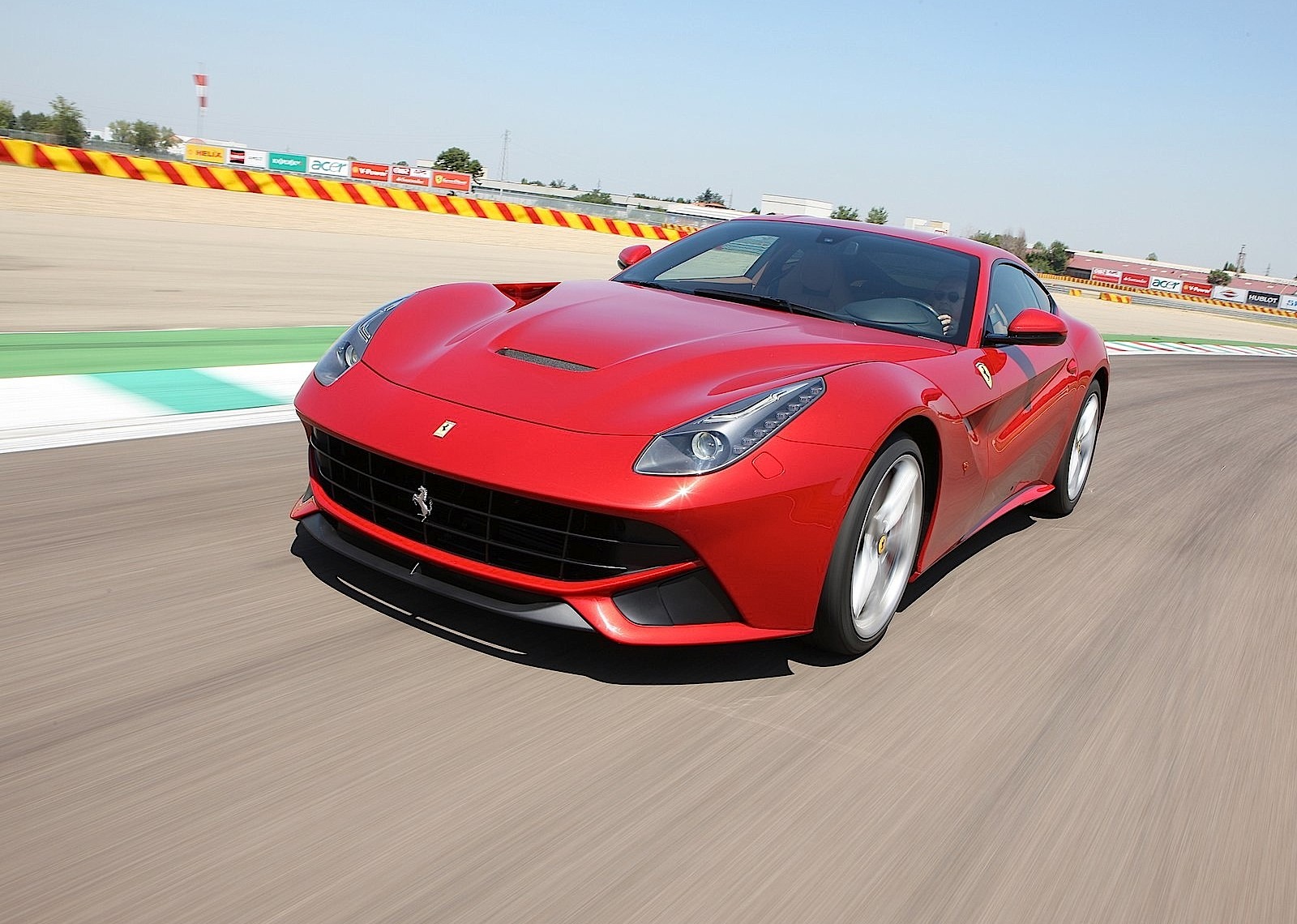 Ferrari F12 Berlinetta photo 7