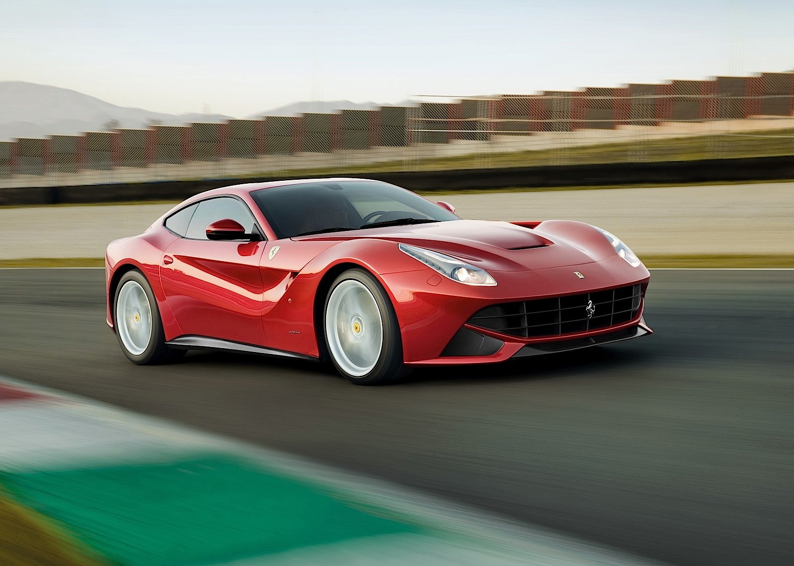 Ferrari F12 Berlinetta photo 10