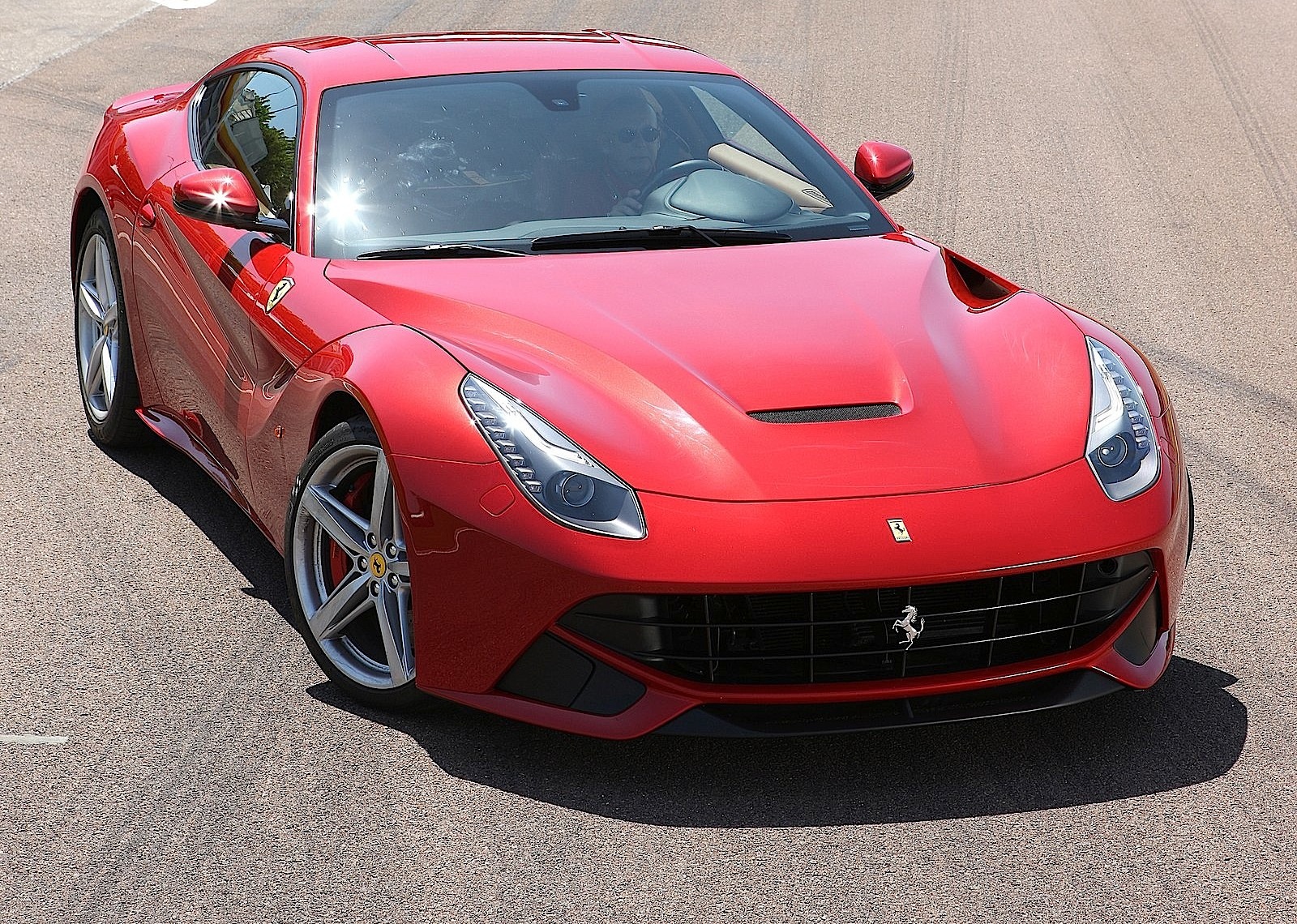 Ferrari F12 Berlinetta photo 20