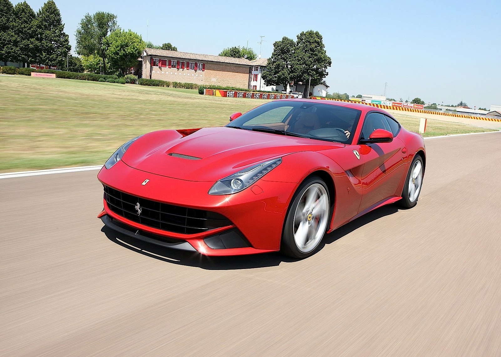 Ferrari F12 Berlinetta photo 22