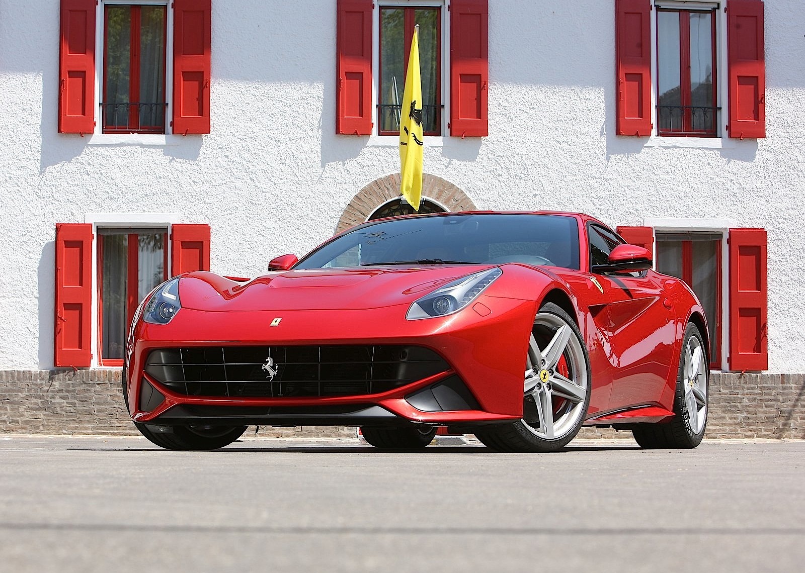 Ferrari F12 Berlinetta photo 23