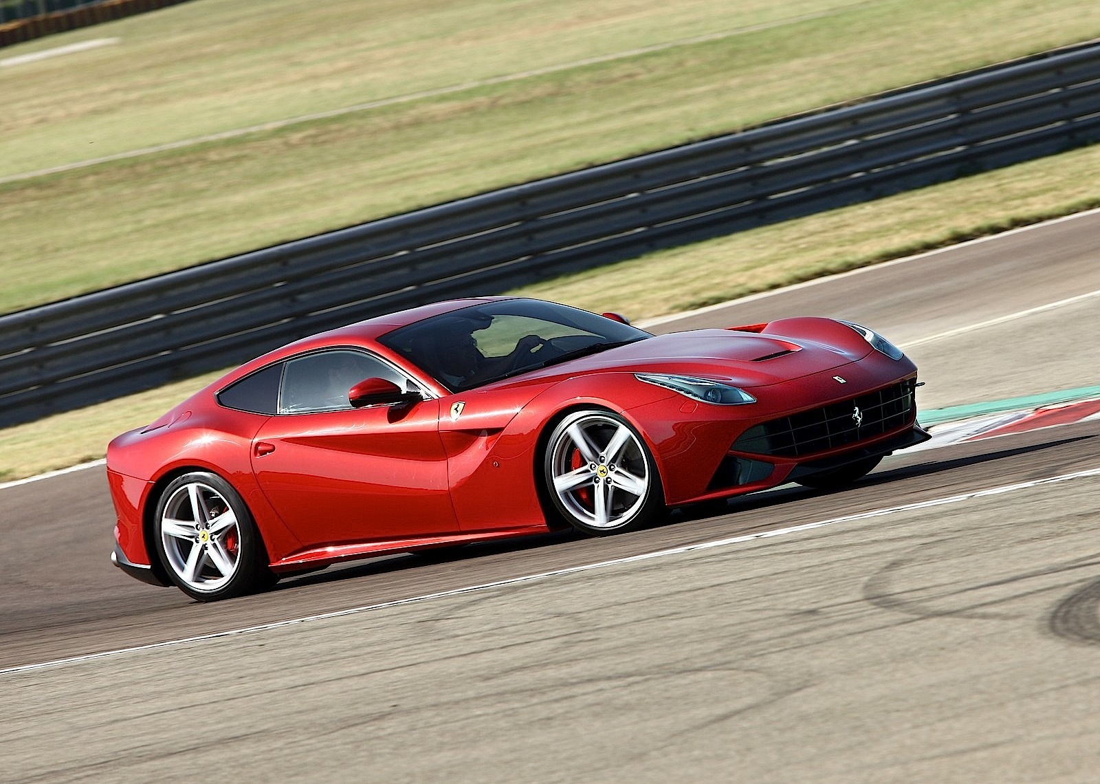 Ferrari F12 Berlinetta photo 26