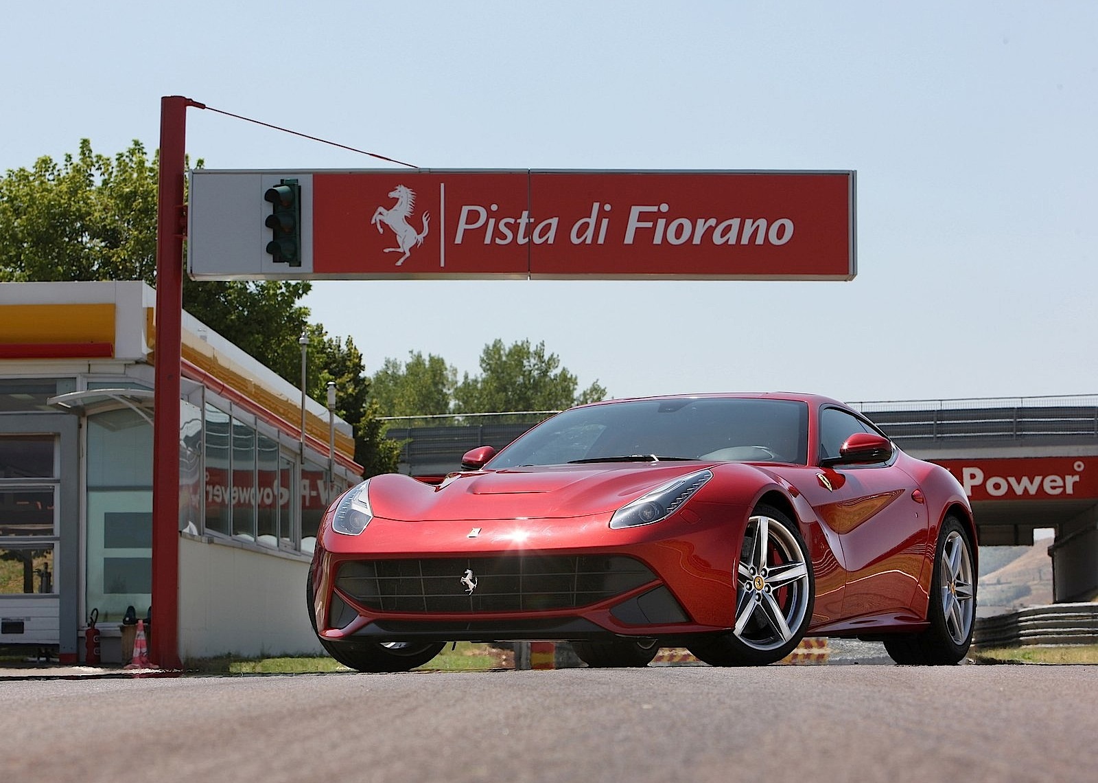 Ferrari F12 Berlinetta photo 27
