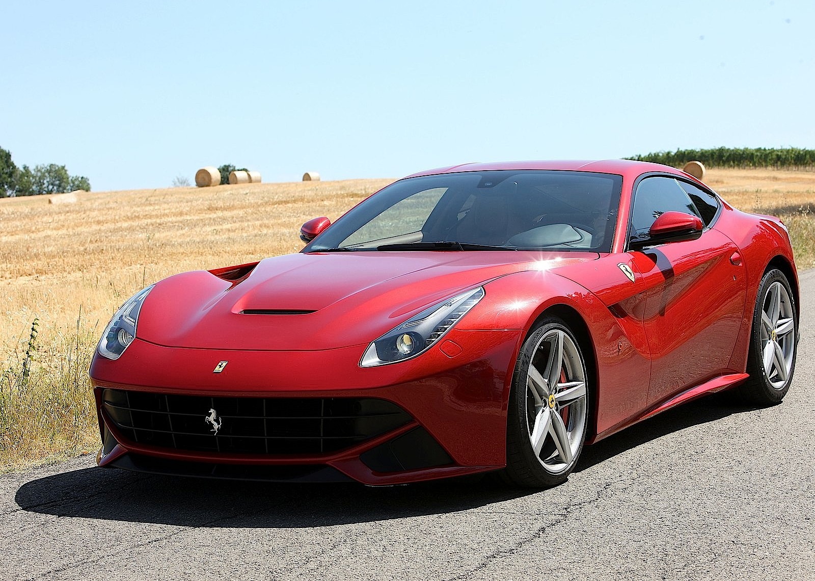 Ferrari F12 Berlinetta photo 29