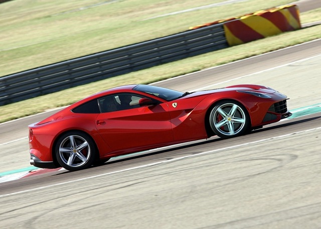 Ferrari F12 Berlinetta photo 30