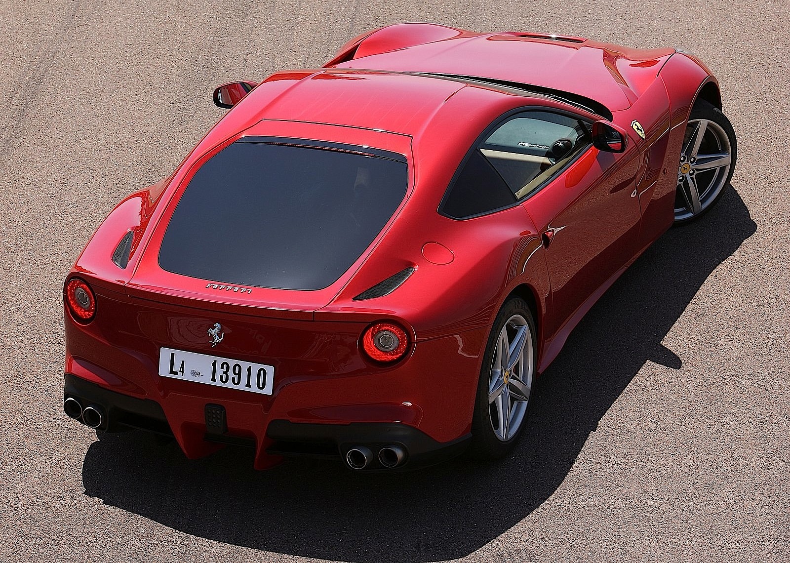 Ferrari F12 Berlinetta photo 36