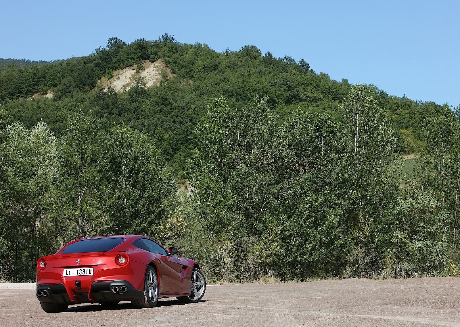 Ferrari F12 Berlinetta photo 37