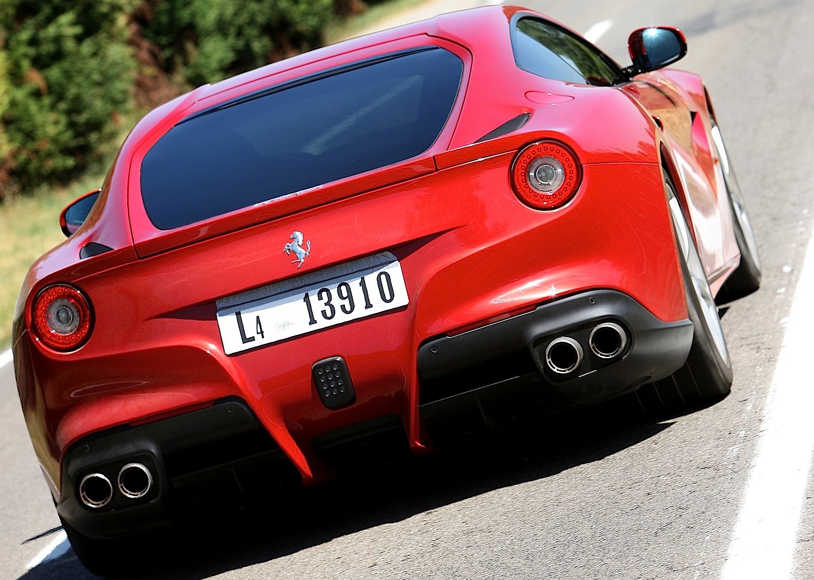Ferrari F12 Berlinetta photo 38