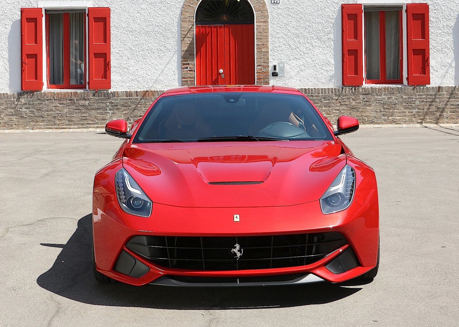 Ferrari F12 Berlinetta photo 40