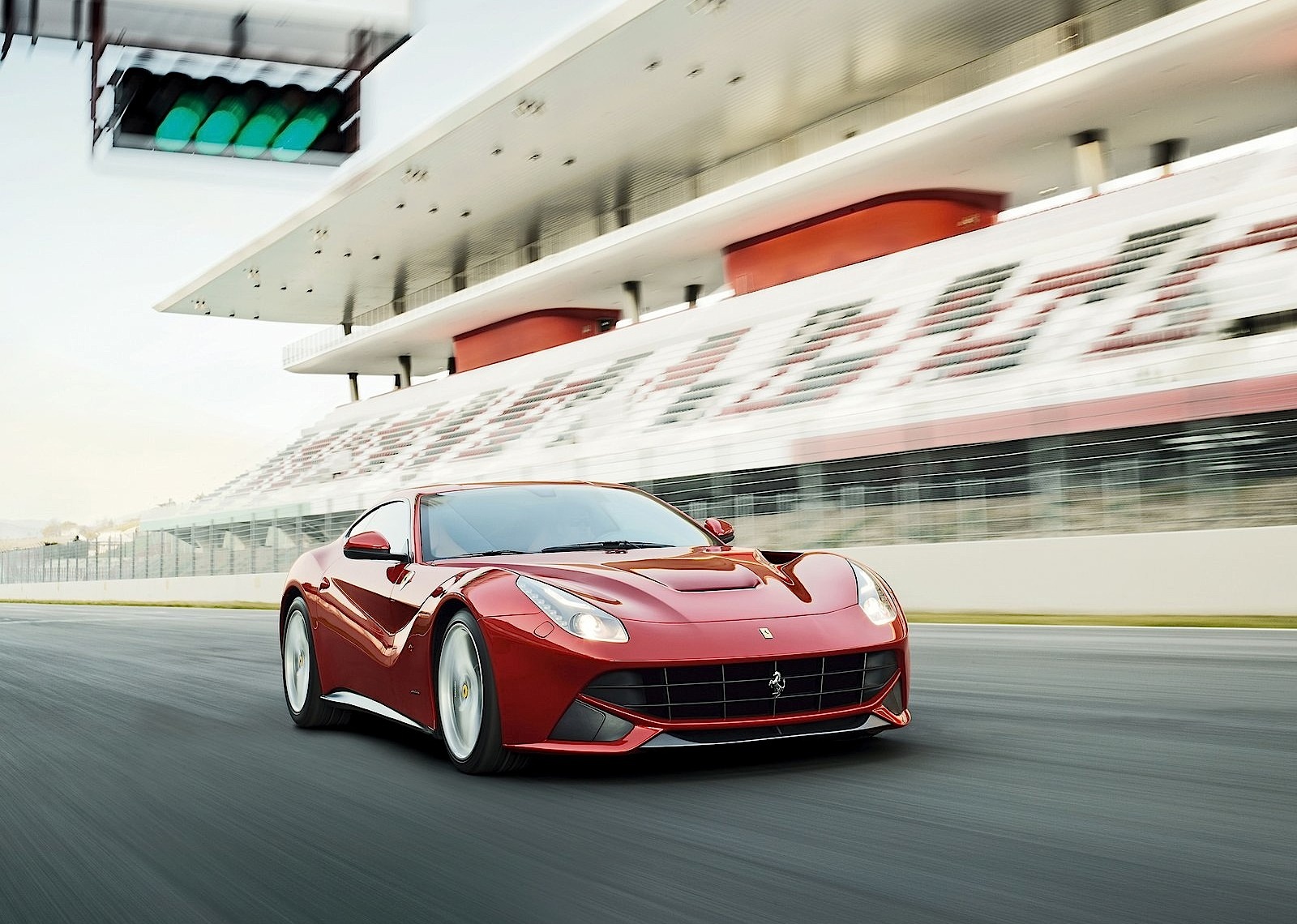 Ferrari F12 Berlinetta photo 42