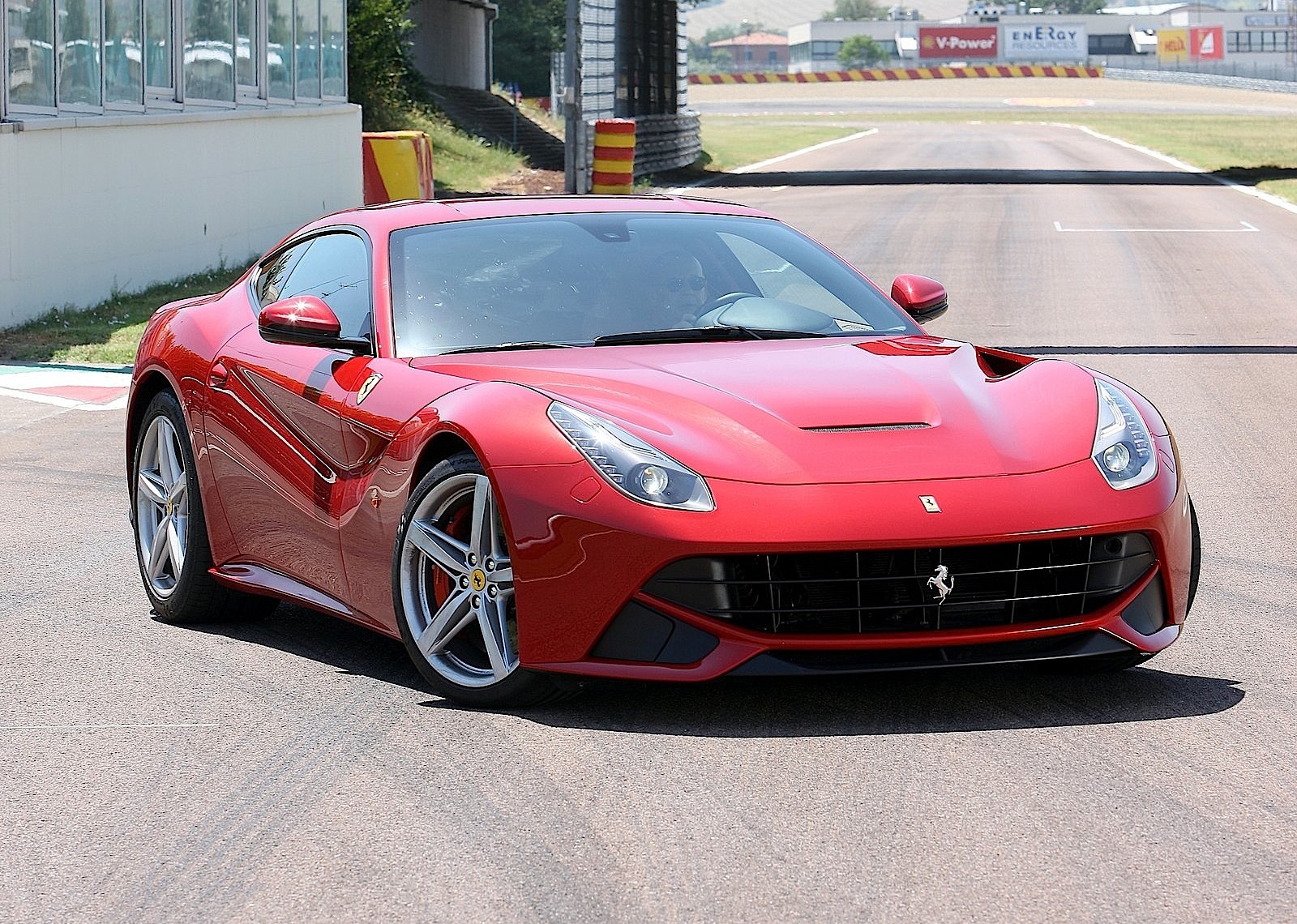 Ferrari F12 Berlinetta photo 56