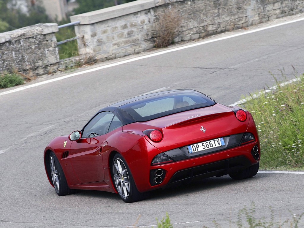 Ferrari F149 California photo 12