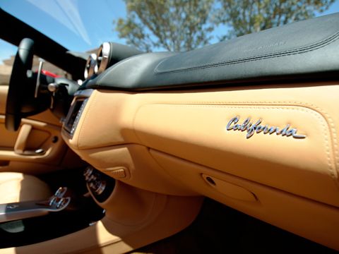 Ferrari F149 California photo 70