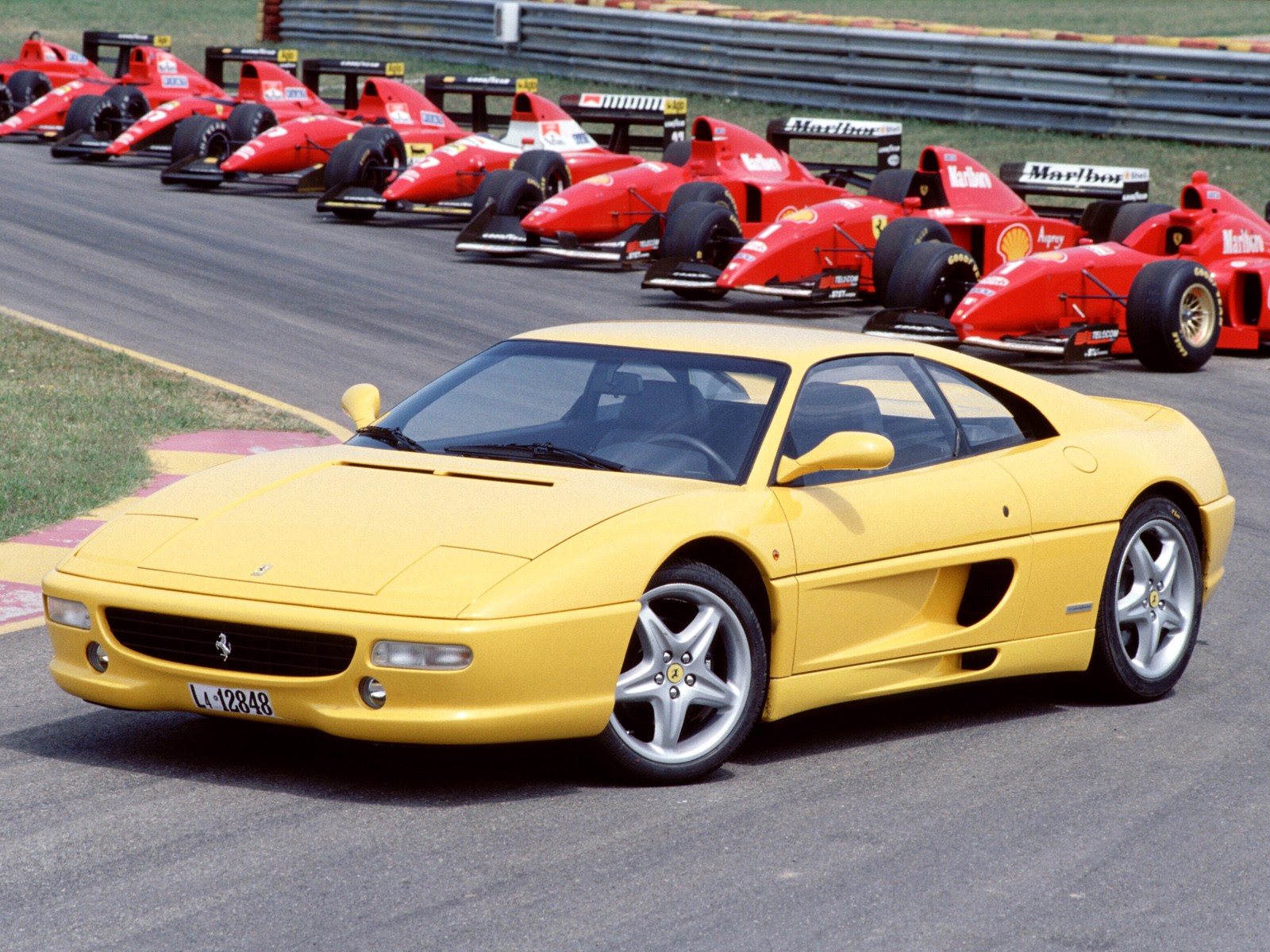 Ferrari F355 photo 20